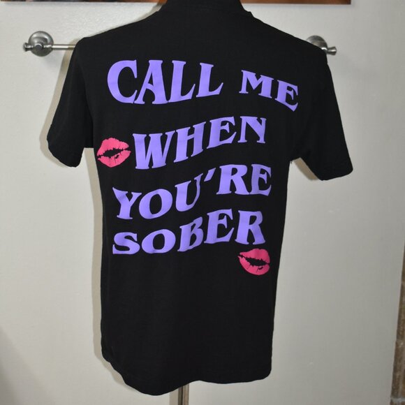 UNISEX MENS WOMENS T-SHIRT S SMALL Yours Truly Call Me When Your Sober kiss - Picture 1 of 13